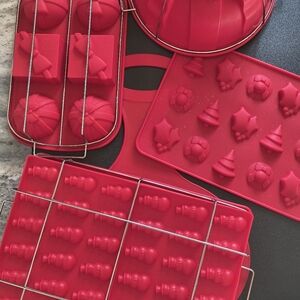 Holiday Silicone Bakeware Set With Racks
